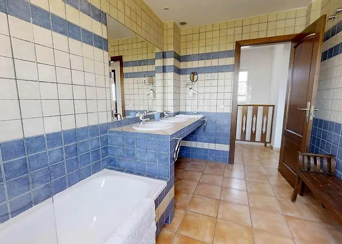 Anju Villas, At 100 Meters Far Of The קורלחו